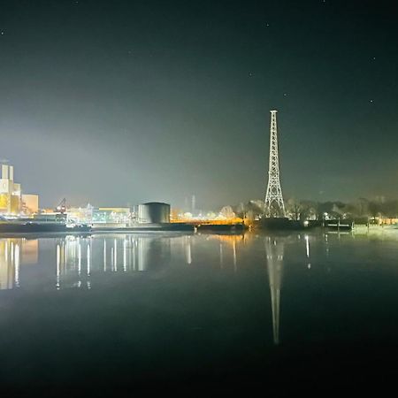 Gaestehaus Weserblick Am Weser-Sandstrand ベルネ エクステリア 写真