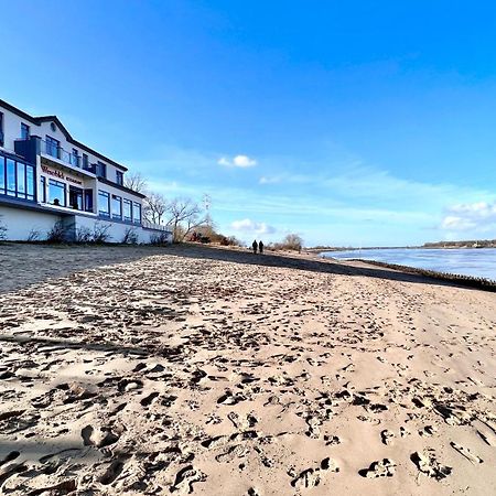 Gaestehaus Weserblick Am Weser-Sandstrand ベルネ エクステリア 写真
