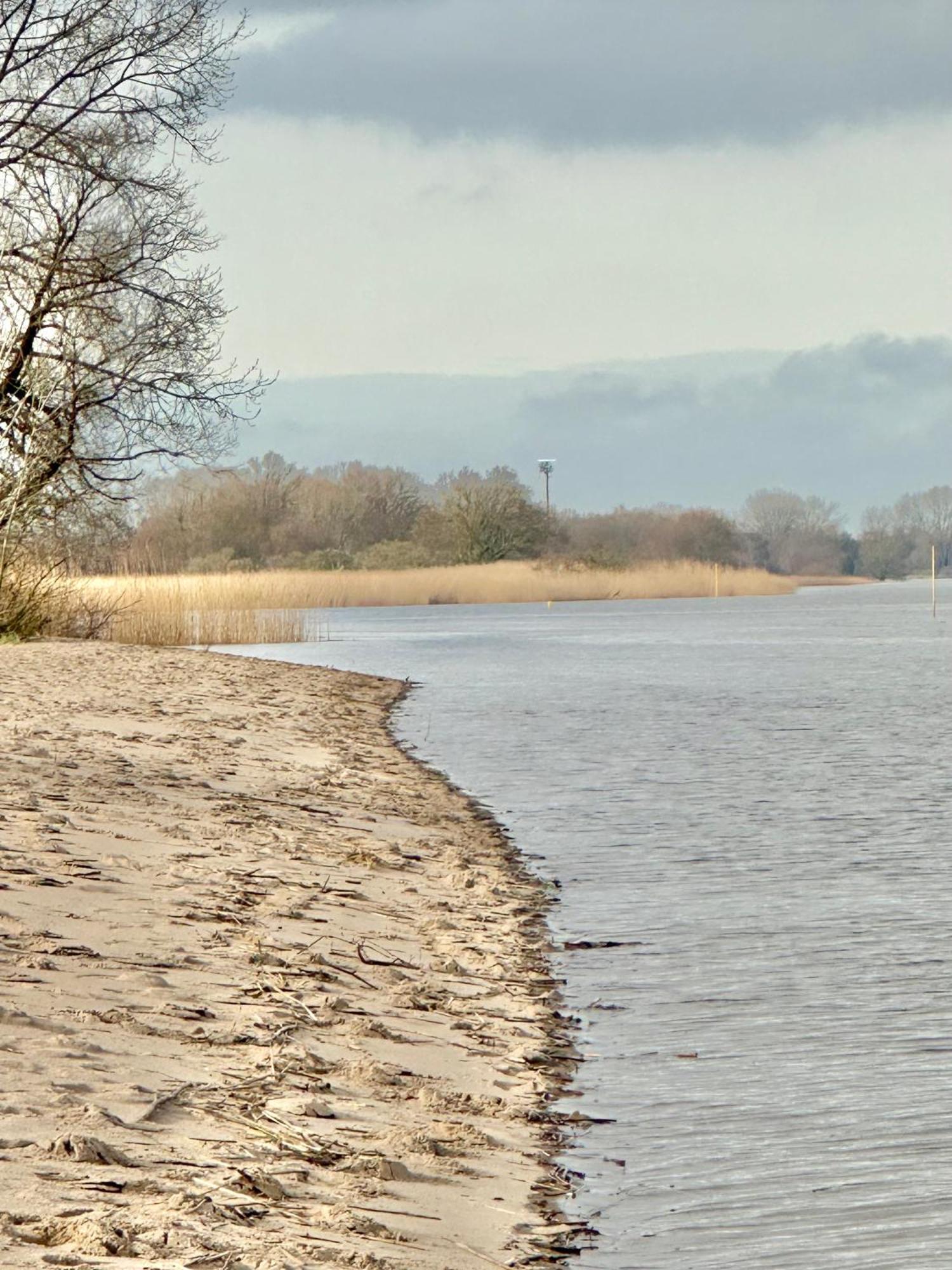 Gaestehaus Weserblick Am Weser-Sandstrand ベルネ エクステリア 写真
