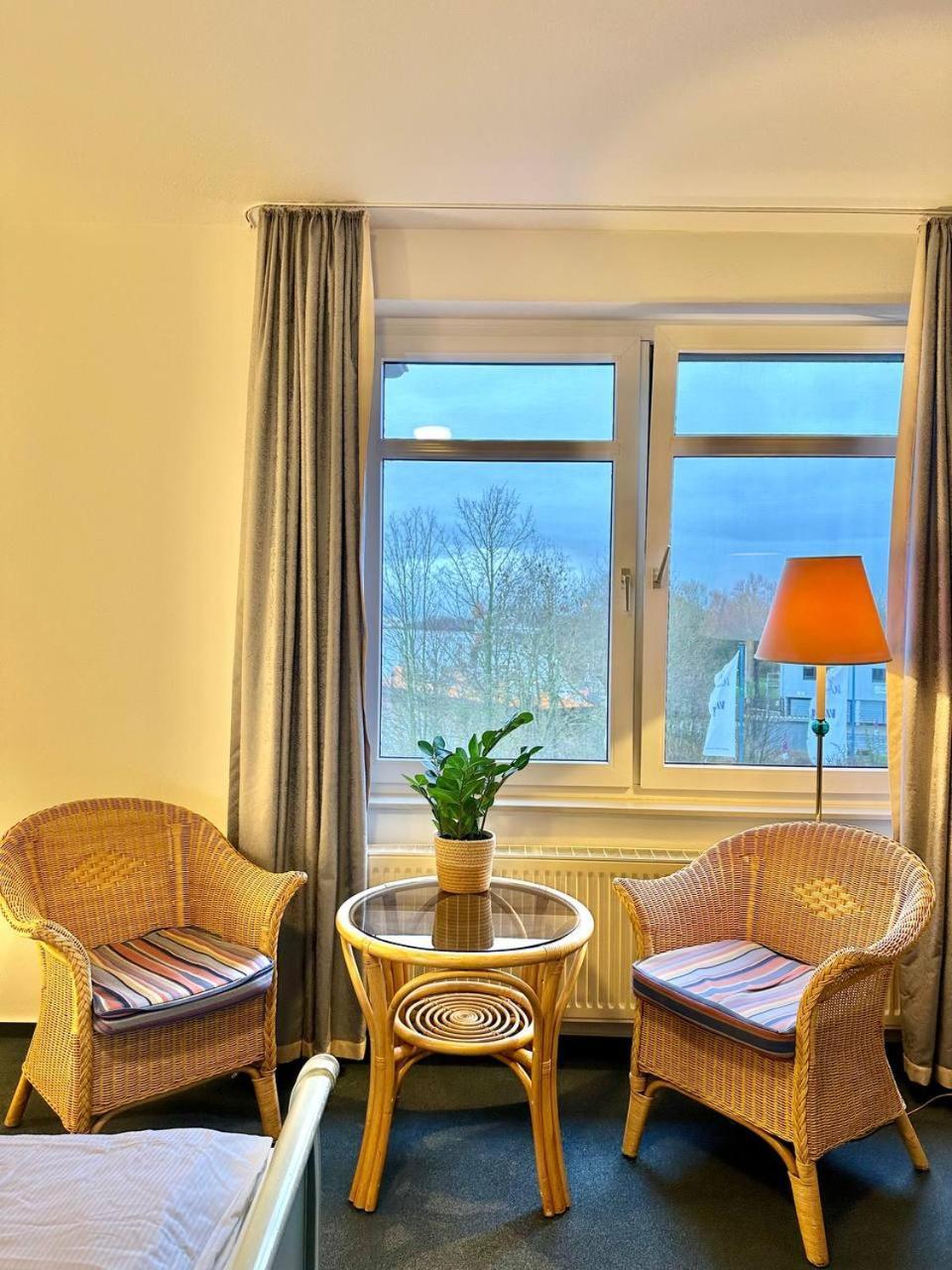 Gaestehaus Weserblick Am Weser-Sandstrand ベルネ エクステリア 写真