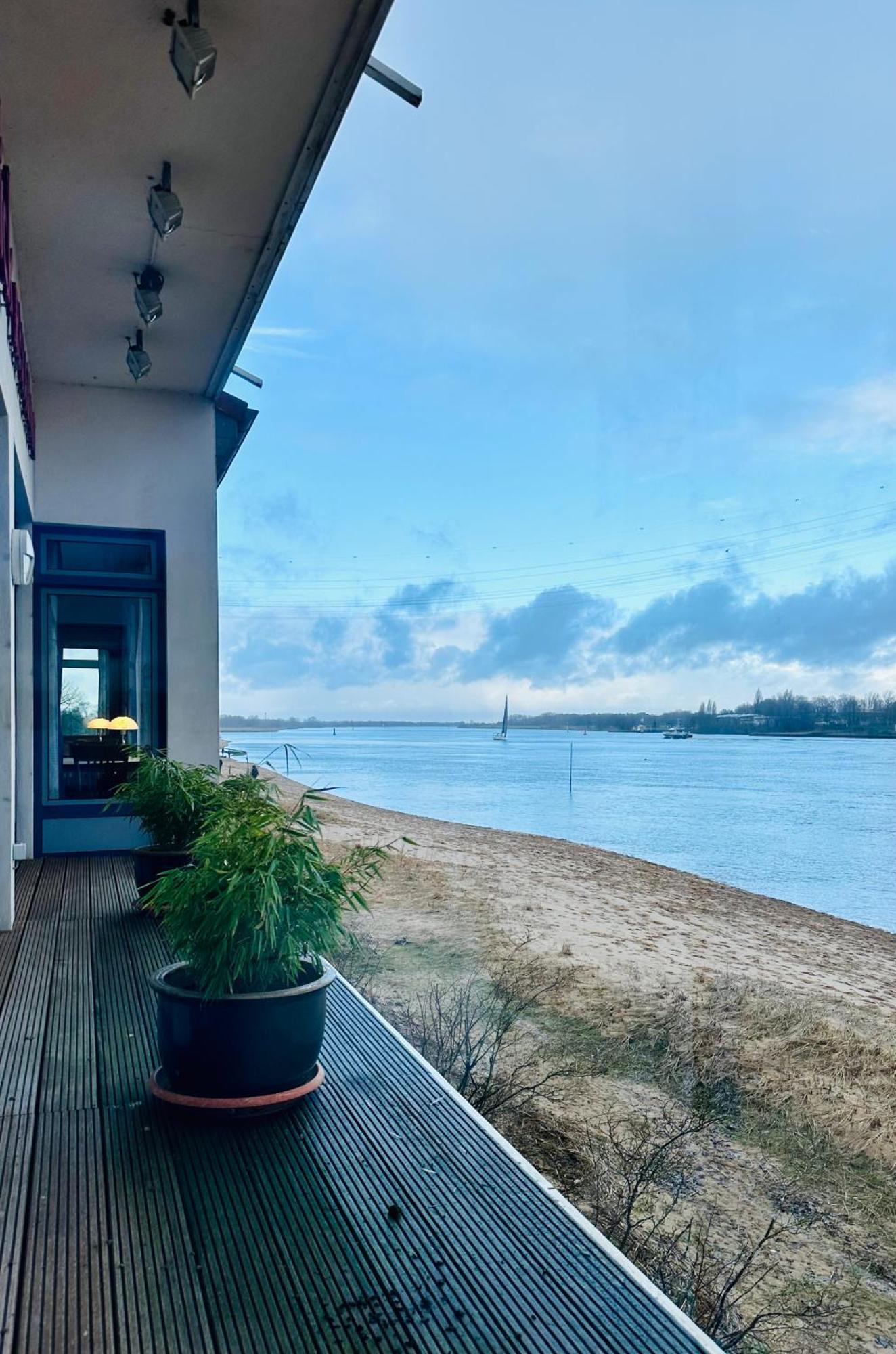 Gaestehaus Weserblick Am Weser-Sandstrand ベルネ エクステリア 写真