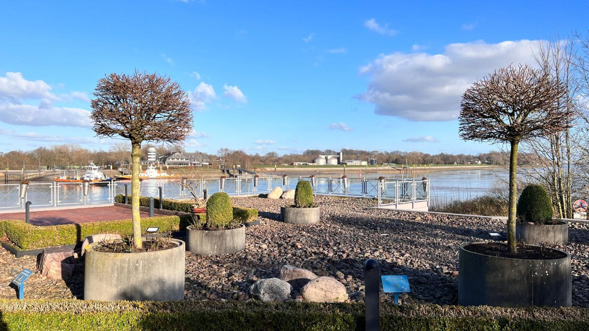 Gaestehaus Weserblick Am Weser-Sandstrand ベルネ エクステリア 写真