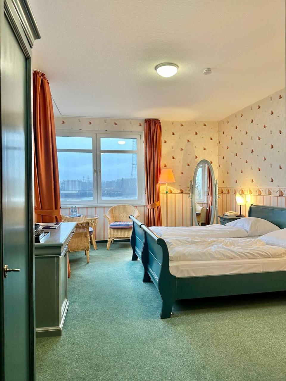 Gaestehaus Weserblick Am Weser-Sandstrand ベルネ エクステリア 写真