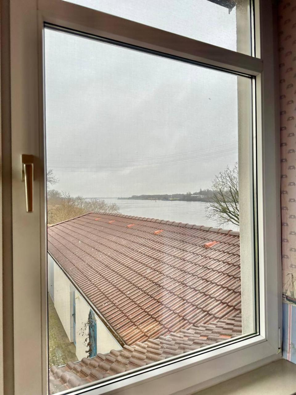 Gaestehaus Weserblick Am Weser-Sandstrand ベルネ エクステリア 写真