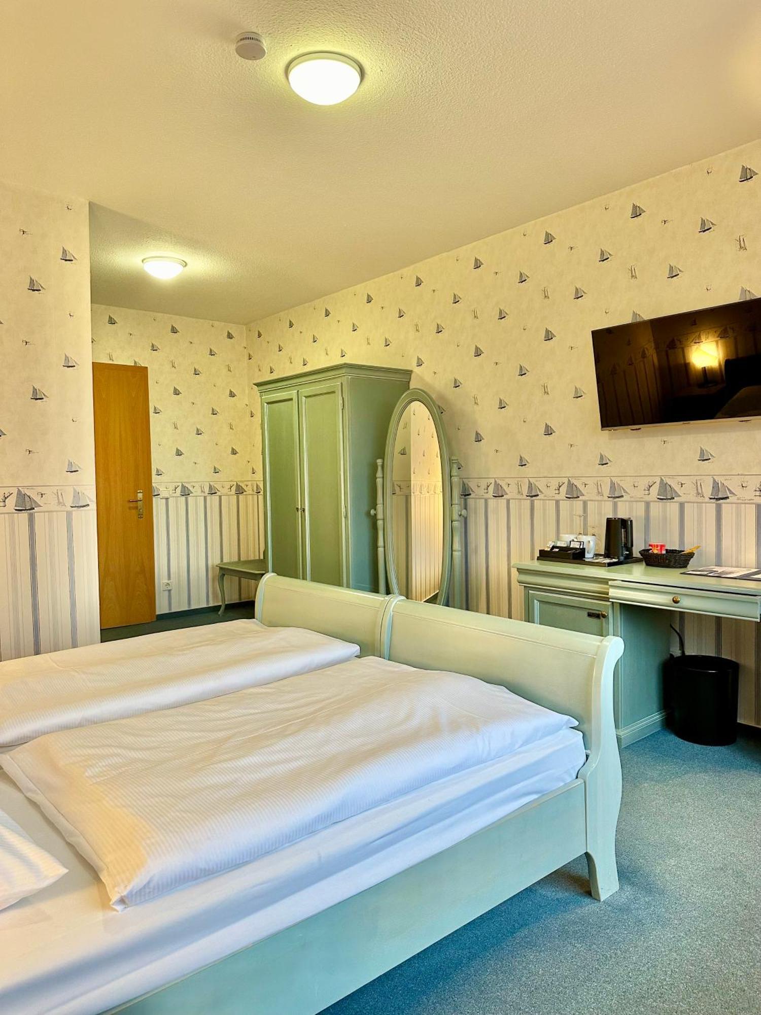 Gaestehaus Weserblick Am Weser-Sandstrand ベルネ エクステリア 写真