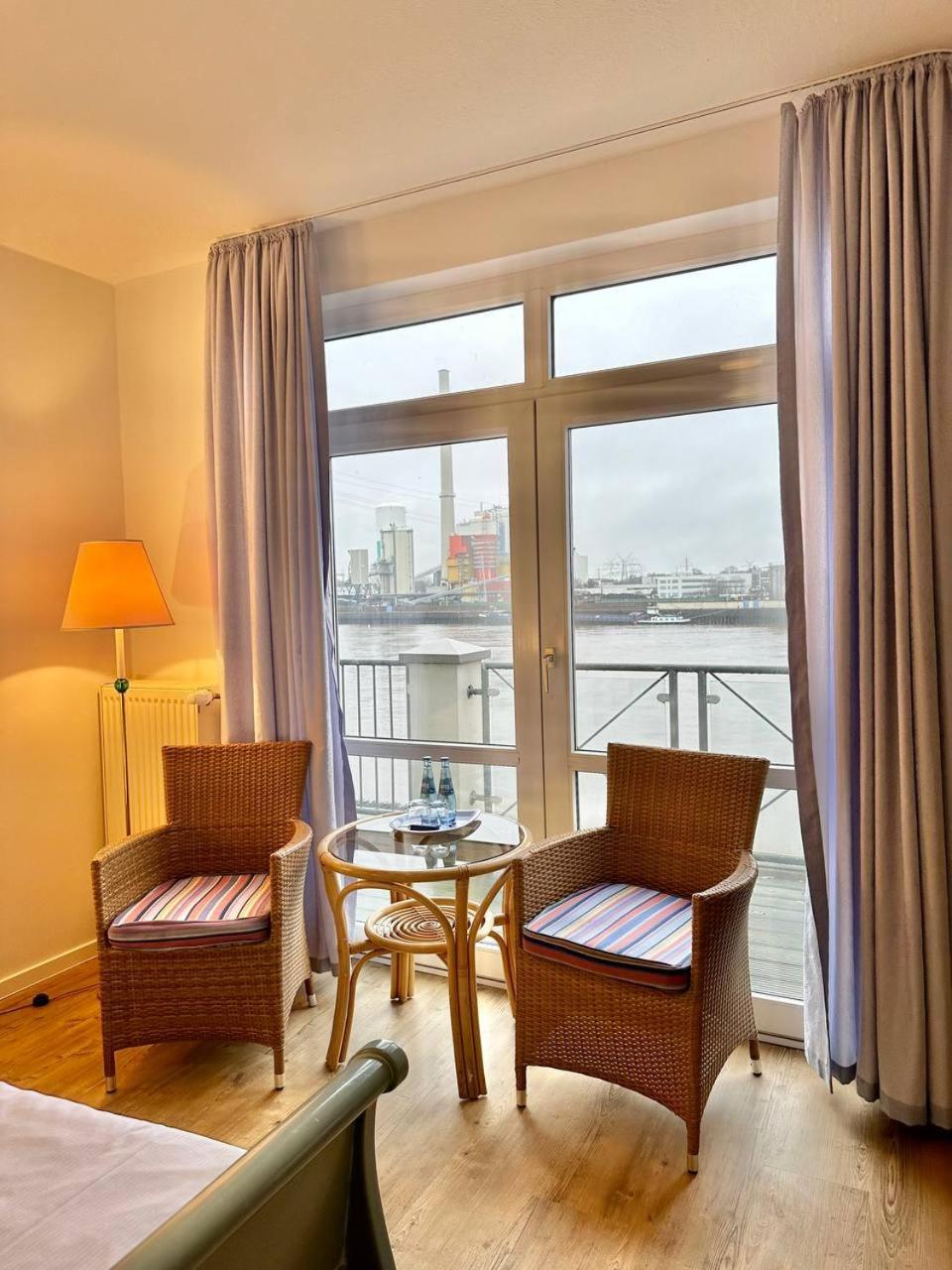 Gaestehaus Weserblick Am Weser-Sandstrand ベルネ エクステリア 写真