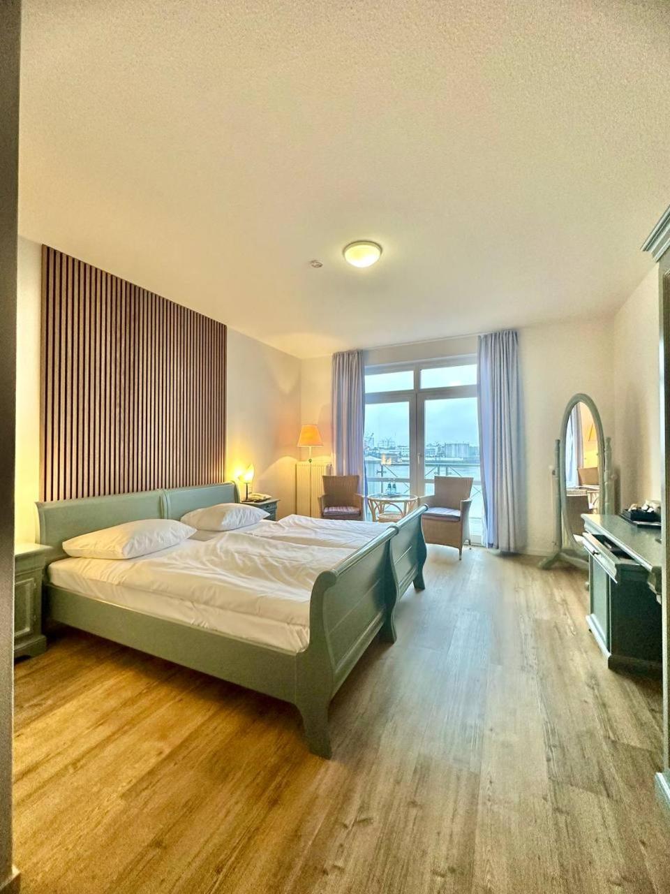 Gaestehaus Weserblick Am Weser-Sandstrand ベルネ エクステリア 写真