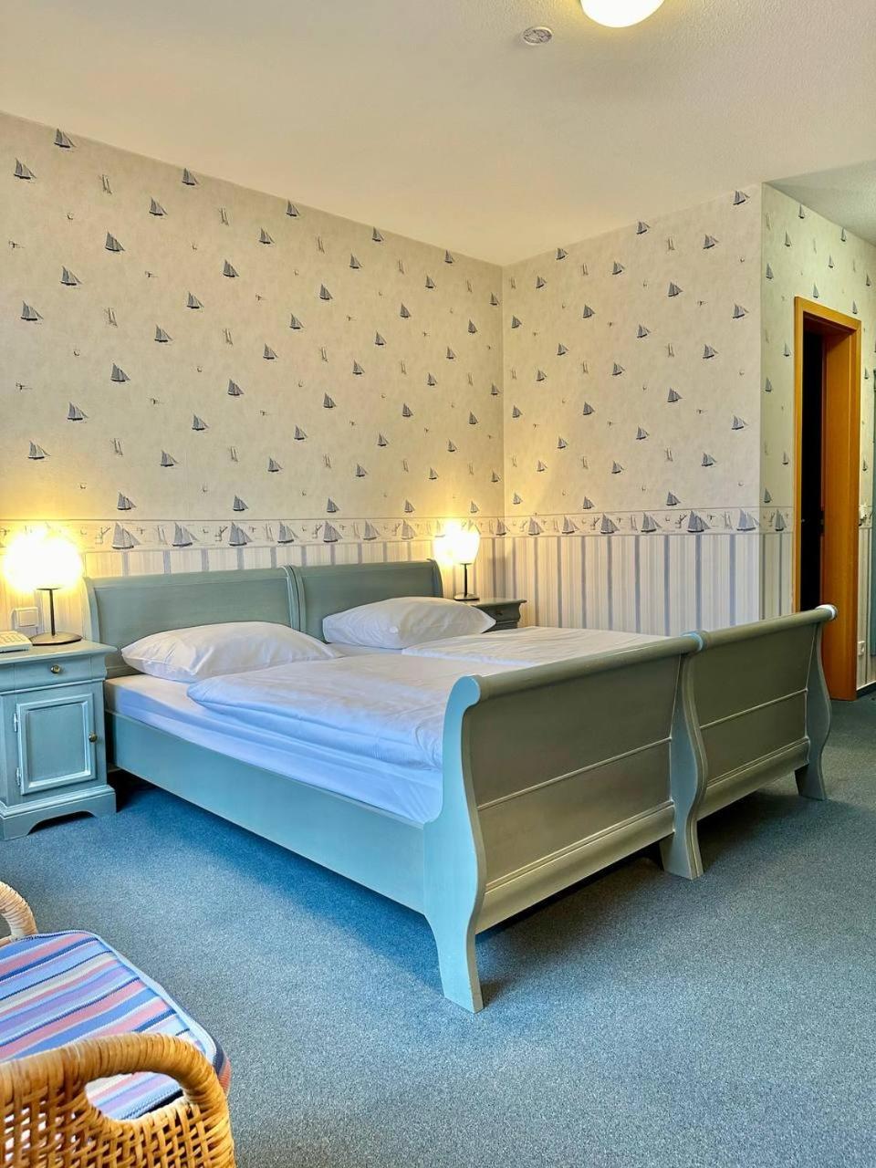Gaestehaus Weserblick Am Weser-Sandstrand ベルネ エクステリア 写真