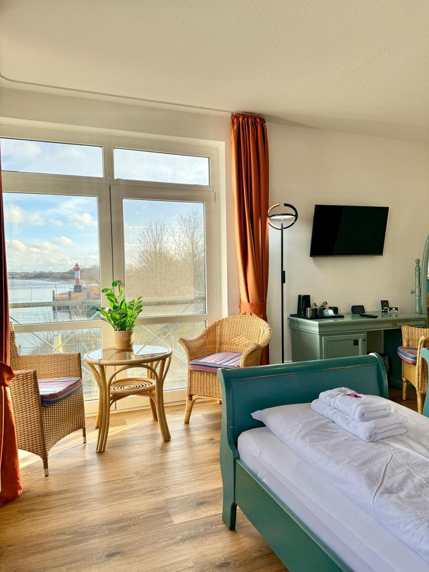 Gaestehaus Weserblick Am Weser-Sandstrand ベルネ エクステリア 写真