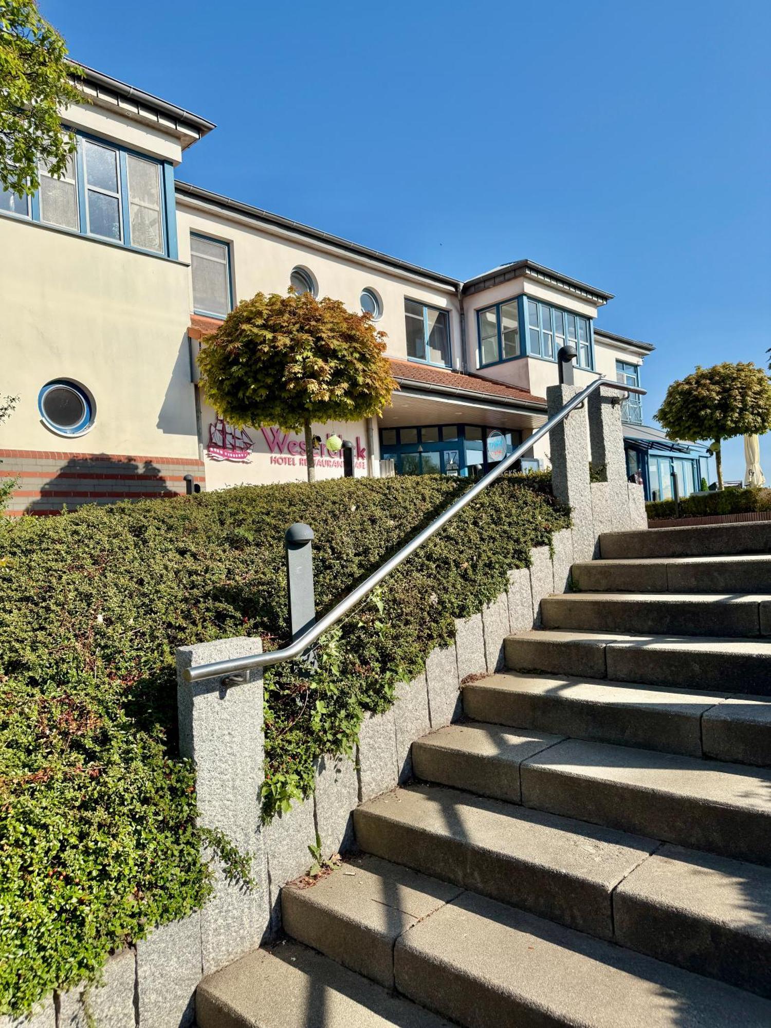 Gaestehaus Weserblick Am Weser-Sandstrand ベルネ エクステリア 写真