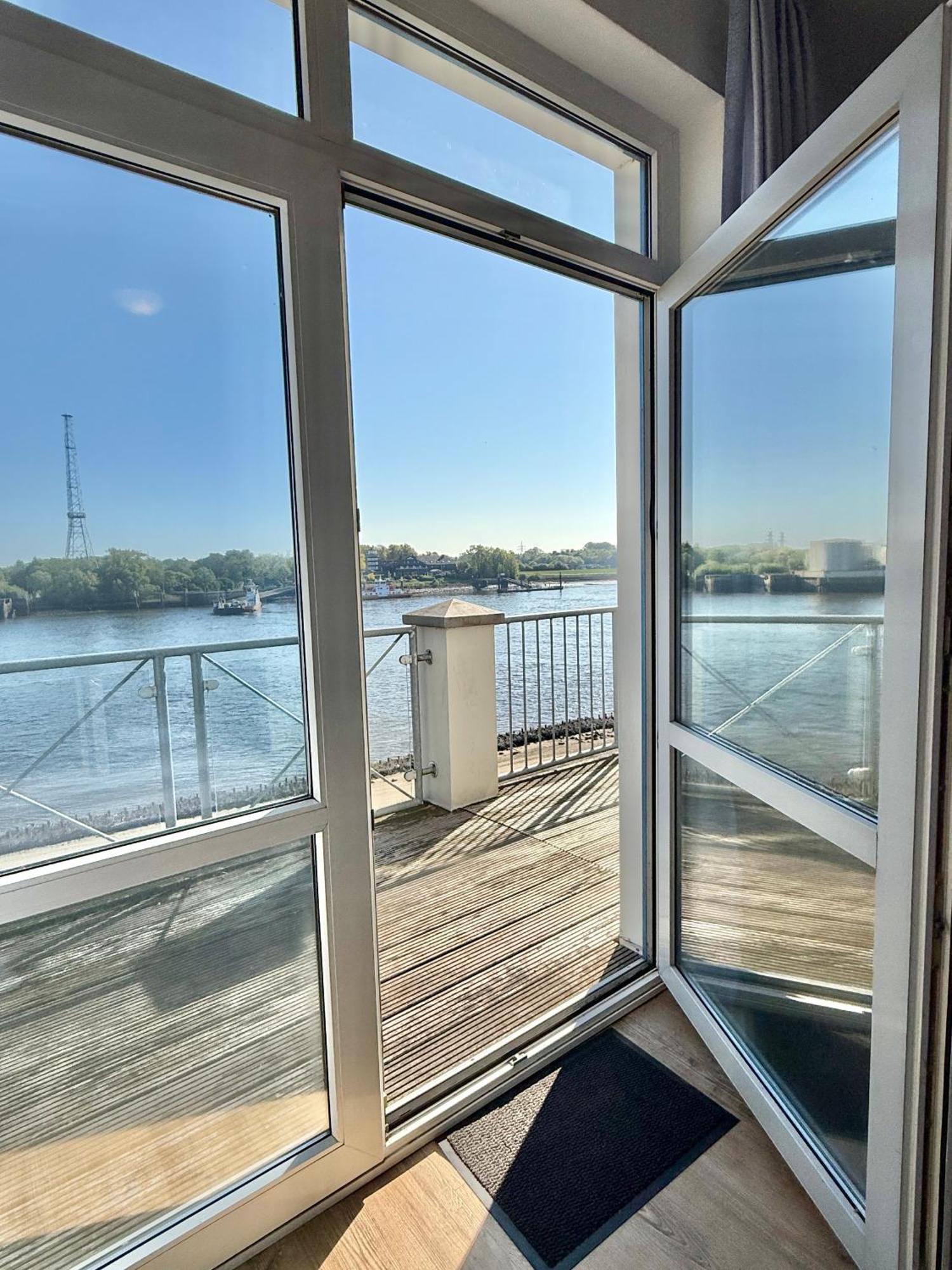Gaestehaus Weserblick Am Weser-Sandstrand ベルネ エクステリア 写真