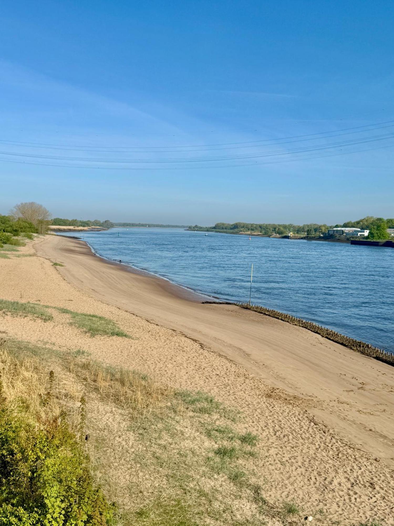 Gaestehaus Weserblick Am Weser-Sandstrand ベルネ エクステリア 写真