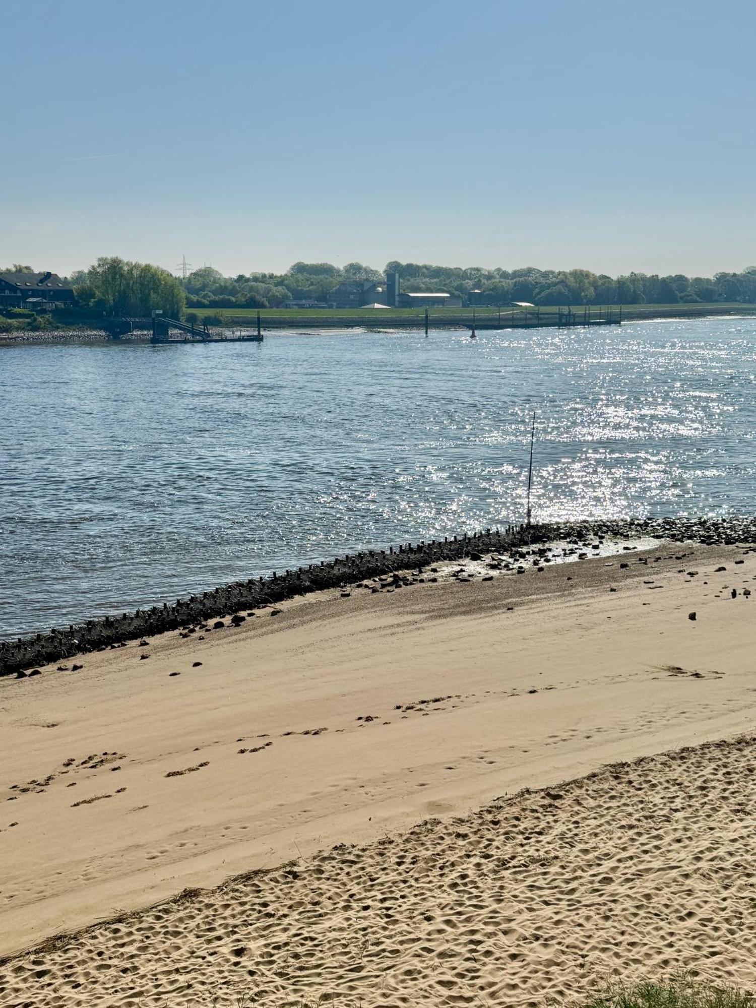 Gaestehaus Weserblick Am Weser-Sandstrand ベルネ エクステリア 写真