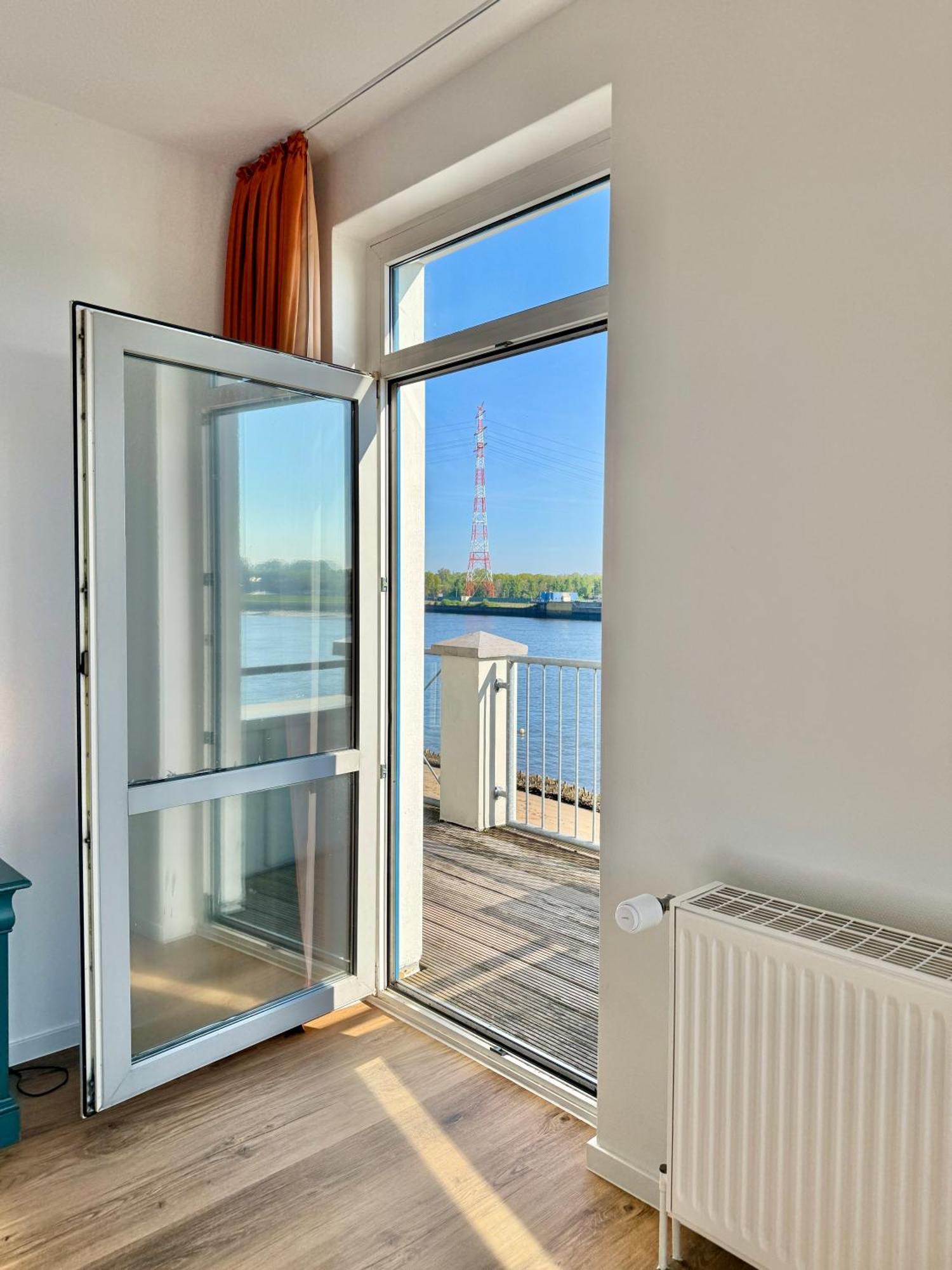 Gaestehaus Weserblick Am Weser-Sandstrand ベルネ エクステリア 写真