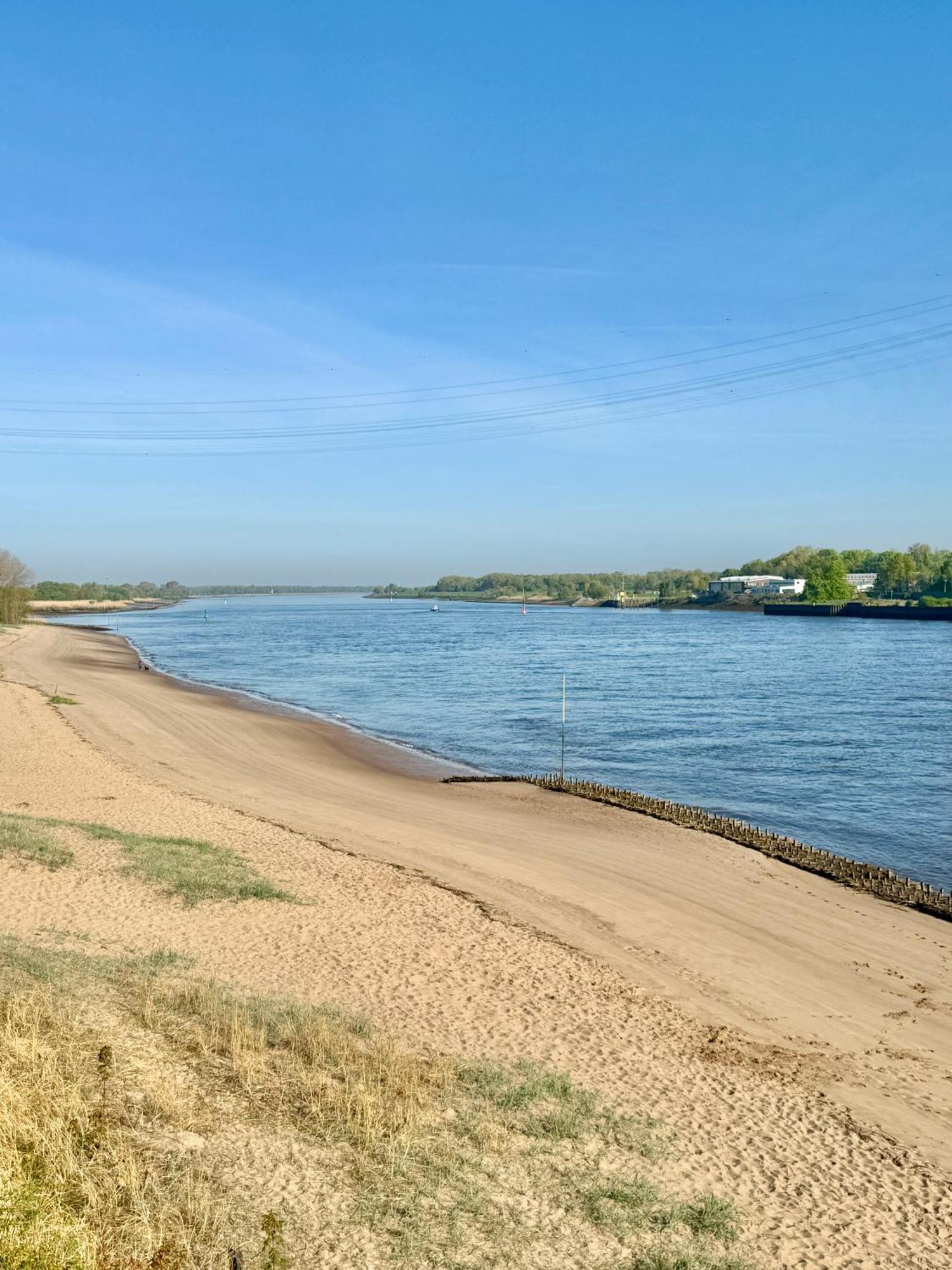 Gaestehaus Weserblick Am Weser-Sandstrand ベルネ エクステリア 写真